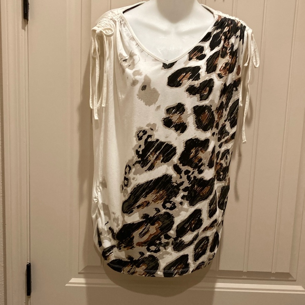 Juli Women’s Top Sz M Gathered Sides and Shoulders with Ties V-Neck Animal Print
